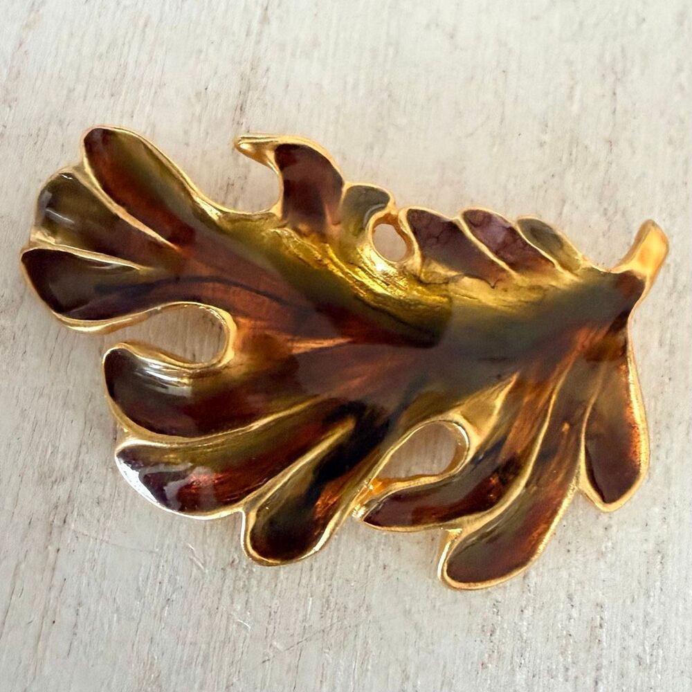 Vintage Doncaster Enamel Oak Leaf Brooch Gold Tone Autumn Nature Pin